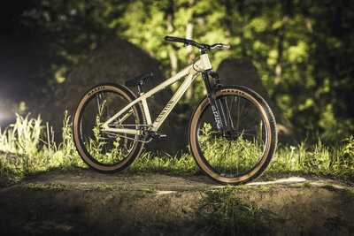 ALL-NEW STITCHED 360: CANYON'S LEGENDARY DIRT JUMPER FLIES AGAIN
